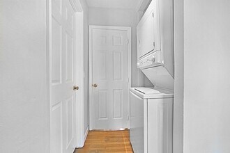 530 SW 10th St, Unit 3B in Miami, FL - Foto de edificio - Building Photo