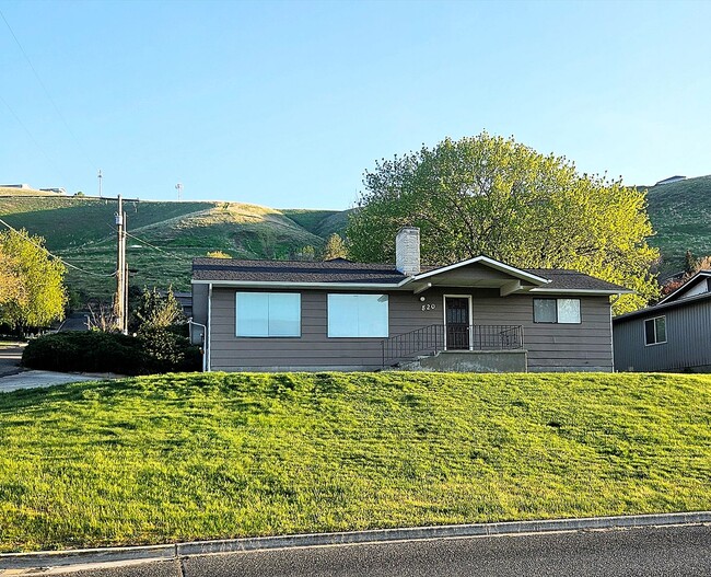 property at 820 3rd St