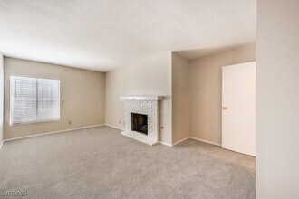 3683 Villa Knolls E Dr in Las Vegas, NV - Building Photo - Building Photo
