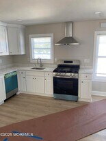 326 2nd St, Unit Floor 2 in South Amboy, NJ - Building Photo