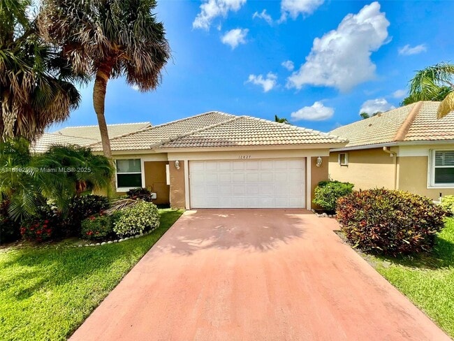 property at 12827 Hampton Lakes Cir