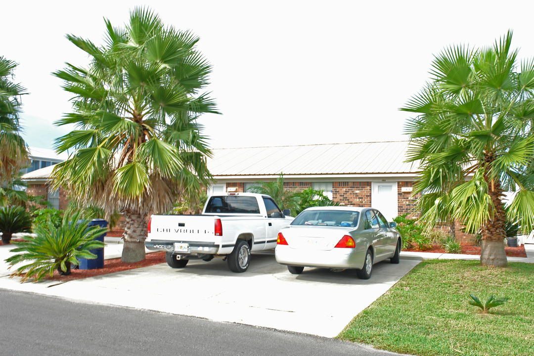 1415 Green Briar Pky in Gulf Breeze, FL - Foto de edificio