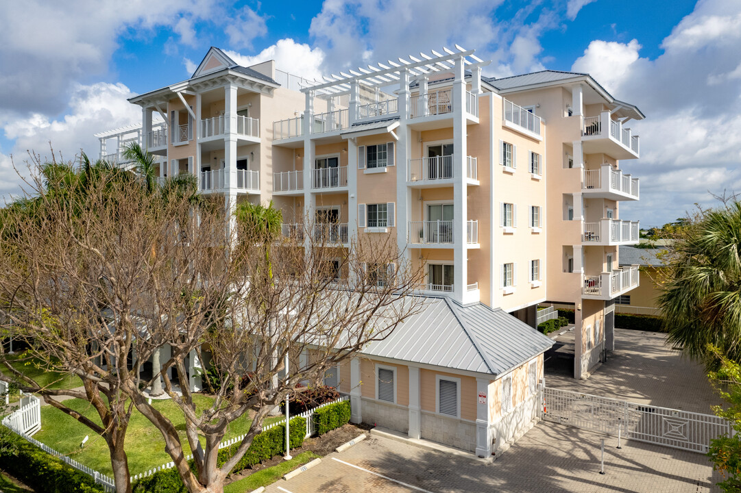 Island Breeze in Deerfield Beach, FL - Building Photo