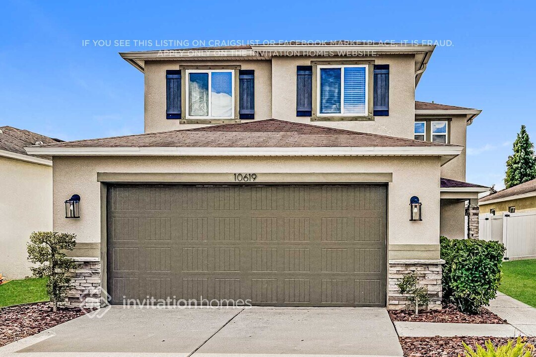 10619 Laguna Plains Dr in Riverview, FL - Foto de edificio