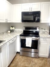 324 Oak Rose Ln in Tampa, FL - Building Photo - Building Photo
