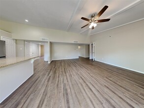 5618 Hickory Forest Dr in Houston, TX - Building Photo - Building Photo