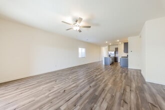 24619 W St Catherine Ave in Buckeye, AZ - Foto de edificio - Building Photo