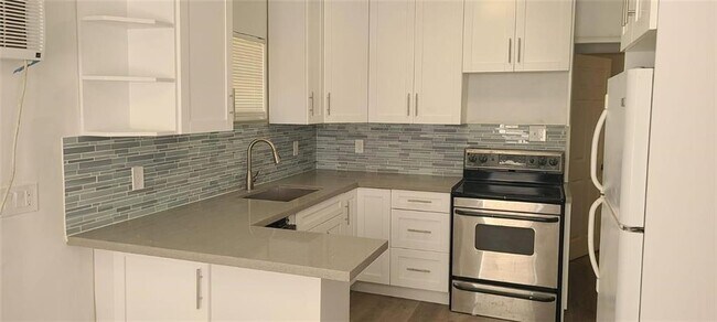 2417 Hayes St in Hollywood, FL - Building Photo - Building Photo