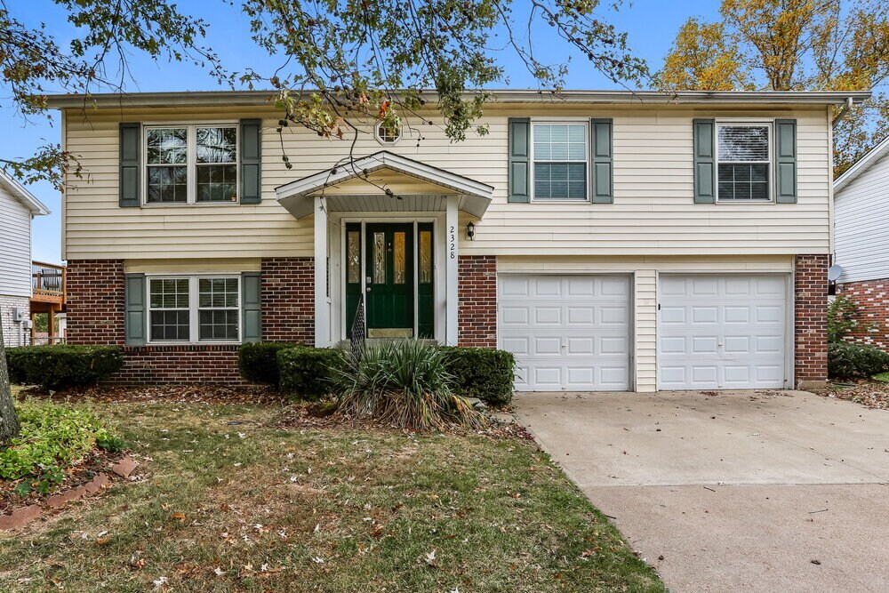 2328 Bensonhurst Dr in Florissant, MO - Building Photo