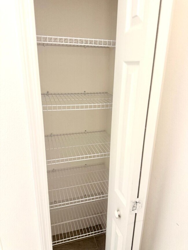 5613 De Coronado Dr in Ruskin, FL - Building Photo - Building Photo