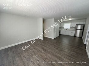 5615-D E 127th Ave in Tampa, FL - Foto de edificio - Building Photo