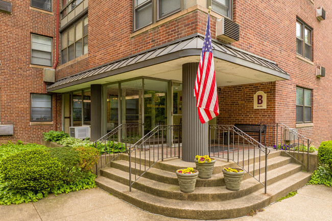 Wildman Arms Condominiums in Lansdowne, PA - Foto de edificio - Building Photo