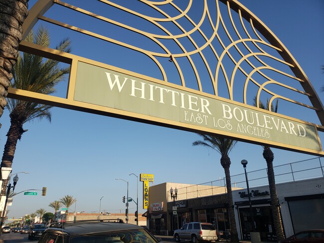 751 S Arizona Ave in East Los Angeles, CA - Foto de edificio - Building Photo