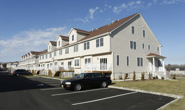 68 Sanztown Rd in Lakewood, NJ - Foto de edificio - Building Photo