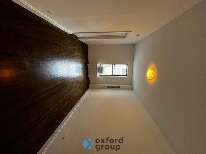 37 E 65th St in New York, NY - Building Photo