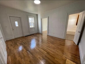 1022 Williams St, Unit 1 in Jackson, MI - Building Photo - Building Photo