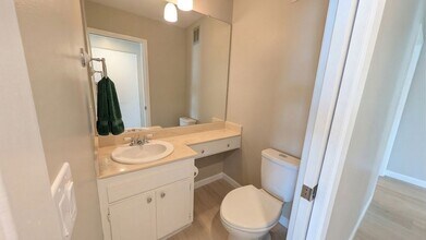 1216 Ballena Blvd in Alameda, CA - Building Photo - Building Photo