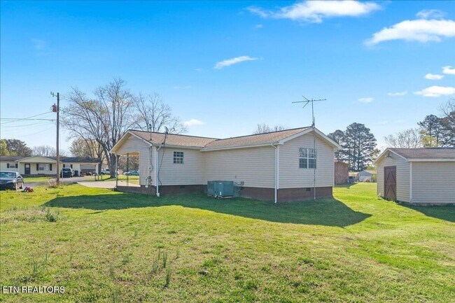 118 Bradley Dr in Madisonville, TN - Building Photo - Building Photo