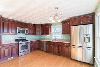 80 S Brow St in East Providence, RI - Building Photo - Building Photo