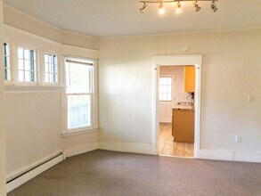 305 Twelve Mile Rd in Royal Oak, MI - Building Photo - Building Photo