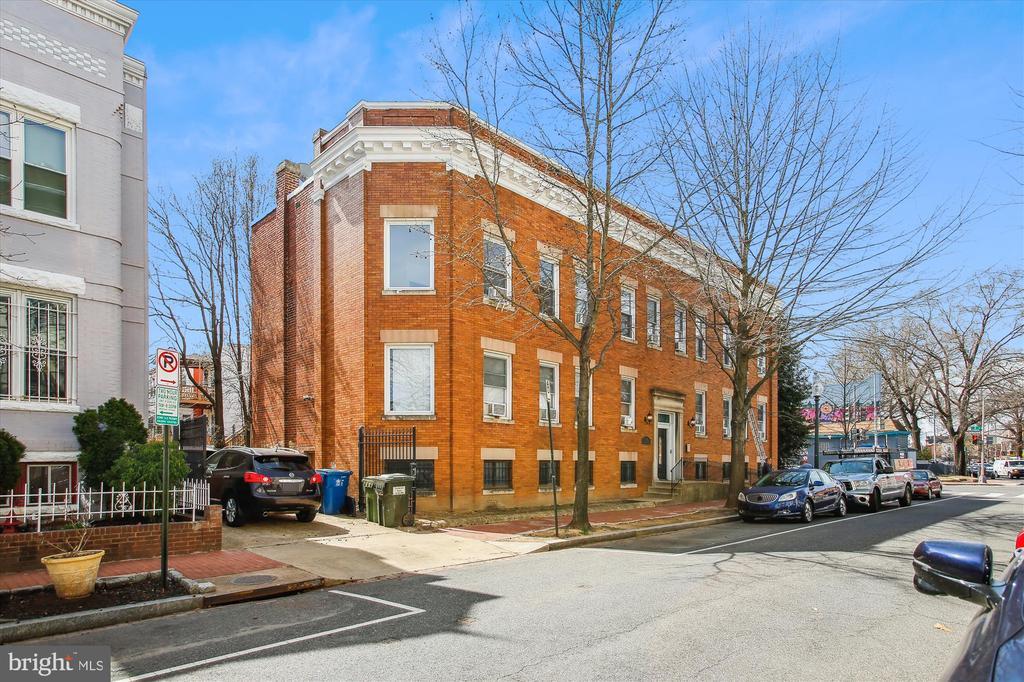 150 Seaton Pl NW in Washington, DC - Building Photo