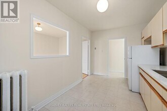 822 St Clair Ave W in Toronto, ON - Building Photo - Building Photo