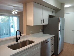 110 Queens Cove in Barrington, IL - Building Photo - Building Photo