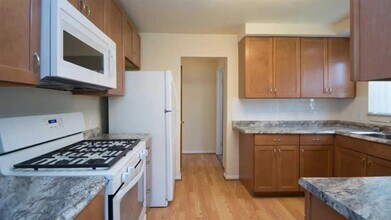 13370 Ludlow Ave, Unit 13370 in Huntington Woods, MI - Building Photo - Building Photo