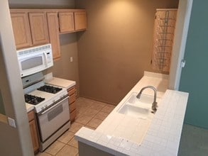 27110 Teton Trail, Unit Unit 86 in Santa Clarita, CA - Building Photo - Building Photo