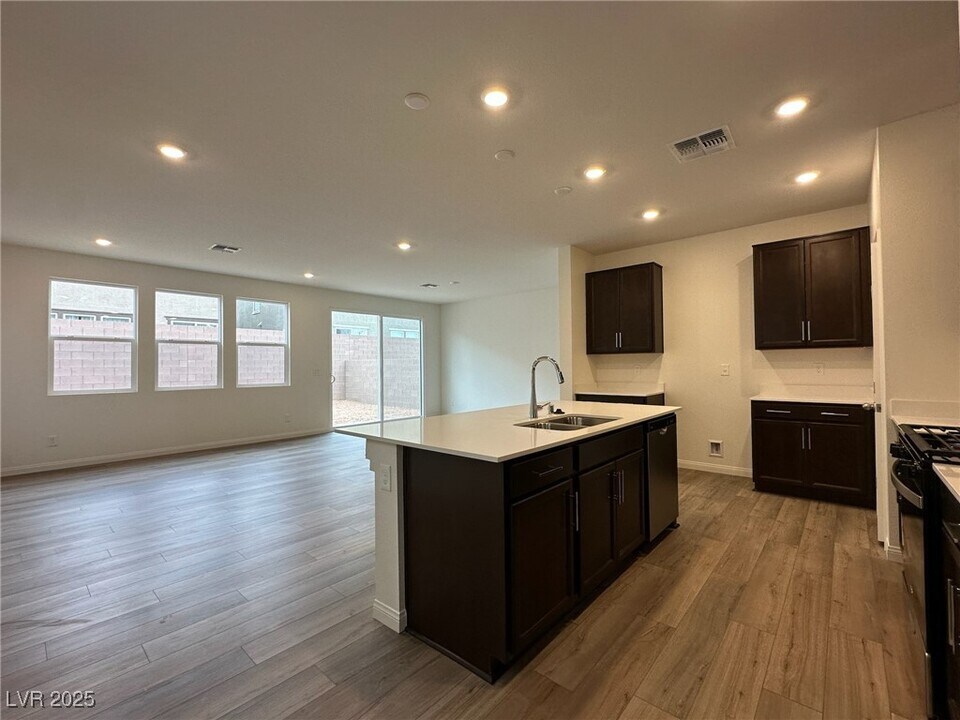 9613 Hinson St in Las Vegas, NV - Building Photo