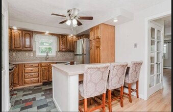167 Mendon Rd, Unit 2nd Floor in Cumberland, RI - Building Photo - Building Photo