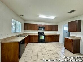 5811 Providence Oak in San Antonio, TX - Building Photo - Building Photo