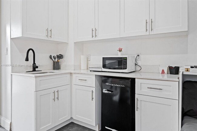 534 NW 50th St in Miami, FL - Foto de edificio - Building Photo