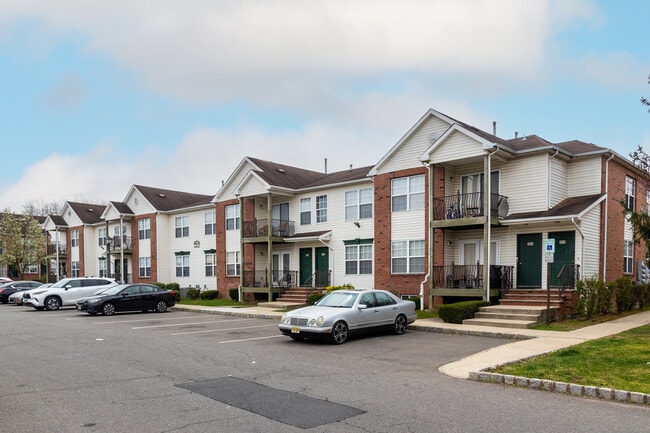 Countryside Apartments in Somerset, NJ - Foto de edificio - Building Photo