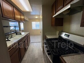 1150 W Calle De Las Estrellas in Azusa, CA - Building Photo - Building Photo