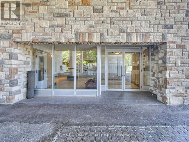 541 Blackthorn Ave in Toronto, ON - Building Photo - Building Photo