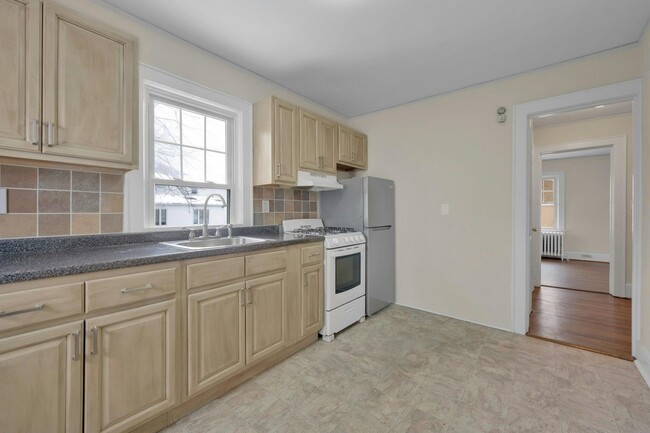 14 Oakridge Pl-Unit -2nd Floor in Eastchester, NY - Building Photo - Building Photo