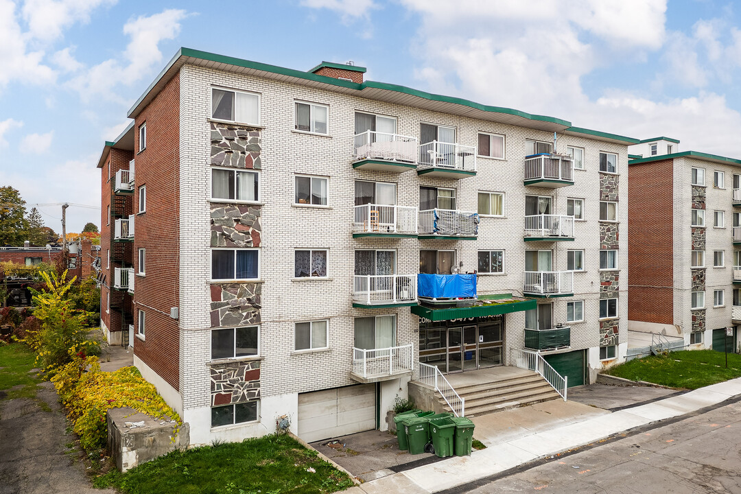 3475 Ivan-Franko Rue in Montréal, QC - Building Photo