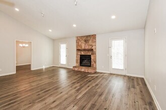 2752 Hawk Trace NE in Marietta, GA - Building Photo - Building Photo