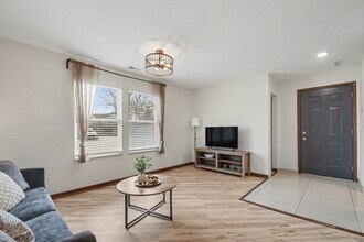 118 Rhodes St, Unit Gold Apartments in Roseland, IN - Building Photo - Building Photo