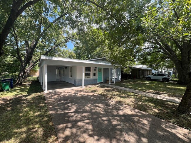 1104 Arcadia Ave in Austin, TX - Building Photo - Building Photo