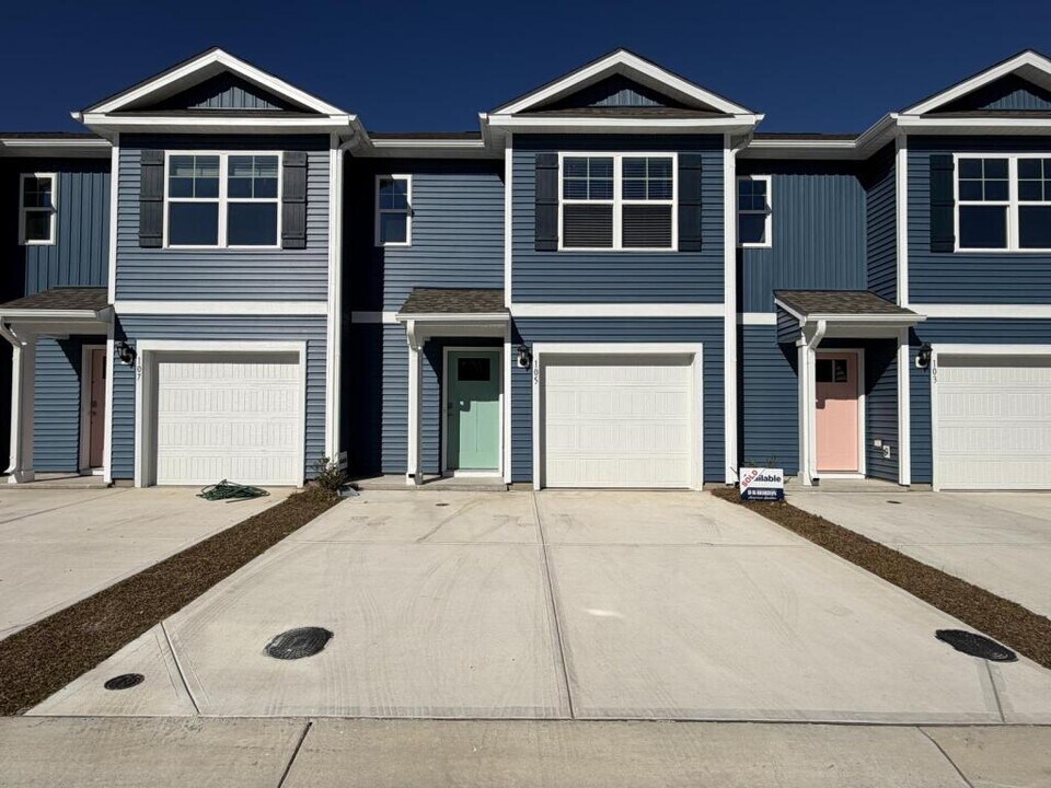 105 S Grassland Rd in Surf City, NC - Building Photo
