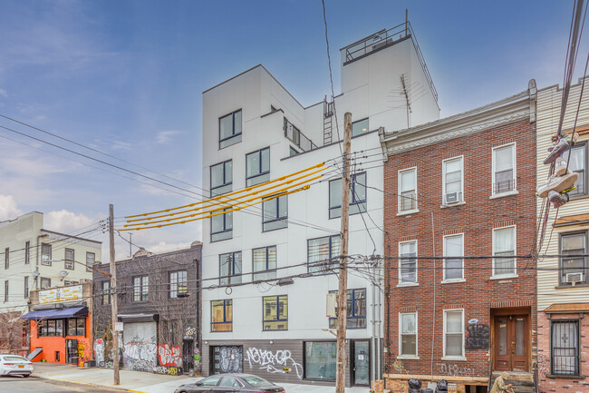 322 Menahan St in Brooklyn, NY - Building Photo - Primary Photo