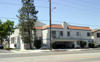 16129 Prairie Ave in Lawndale, CA - Building Photo