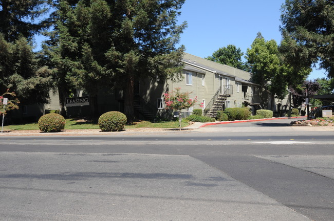 Vintage Place in Yuba City, CA - Foto de edificio - Building Photo