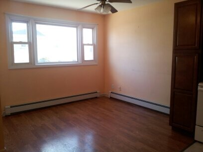 269 N 1st Ave in Manville, NJ - Foto de edificio - Building Photo