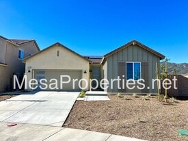 16680 Yarrow Ln in Fontana, CA - Building Photo