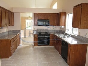 1689 Torry Pine Dr in Yuba City, CA - Foto de edificio - Building Photo