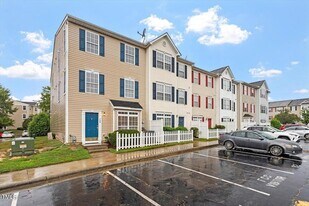 8600 Neuse Landing Ln, Unit 106 in Raleigh, NC - Building Photo