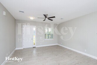 991 Walden Blvd SE in Palm Bay, FL - Foto de edificio - Building Photo